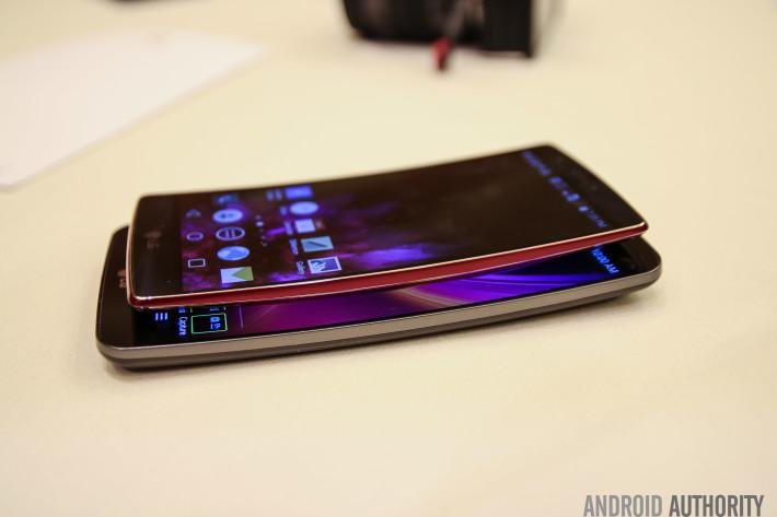 News On Topic LG-G-Flex-vs-LG-G-Flex-2-13-710x473 Most Unique Smartphones in The World Science and Tech Trending 